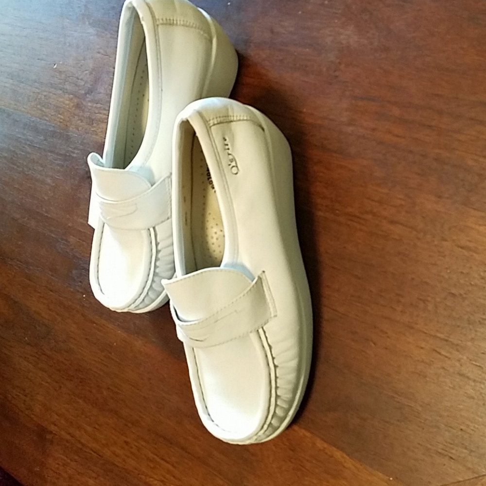 Shoes - Picture 2 of 2